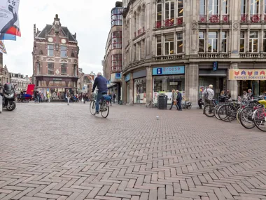 Herinrichting met straatbakstenen in historisch centrum Utrecht