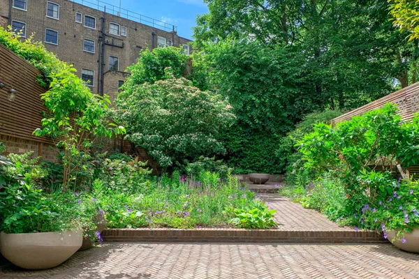 Explosie van kleuren, geuren en texturen in Pelham Crescent, Londen