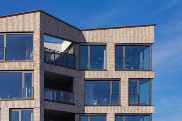 ‘De Zuidkolk’ - Hooikade, Delft: uitgesproken architectuur kenmerkt appartementsgebouw aan de Schie