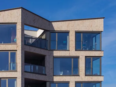 ‘De Zuidkolk’ - Hooikade, Delft: uitgesproken architectuur kenmerkt appartementsgebouw aan de Schie