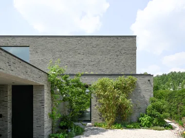 Symbiose van architectuur en natuur: een woning als levend landschap