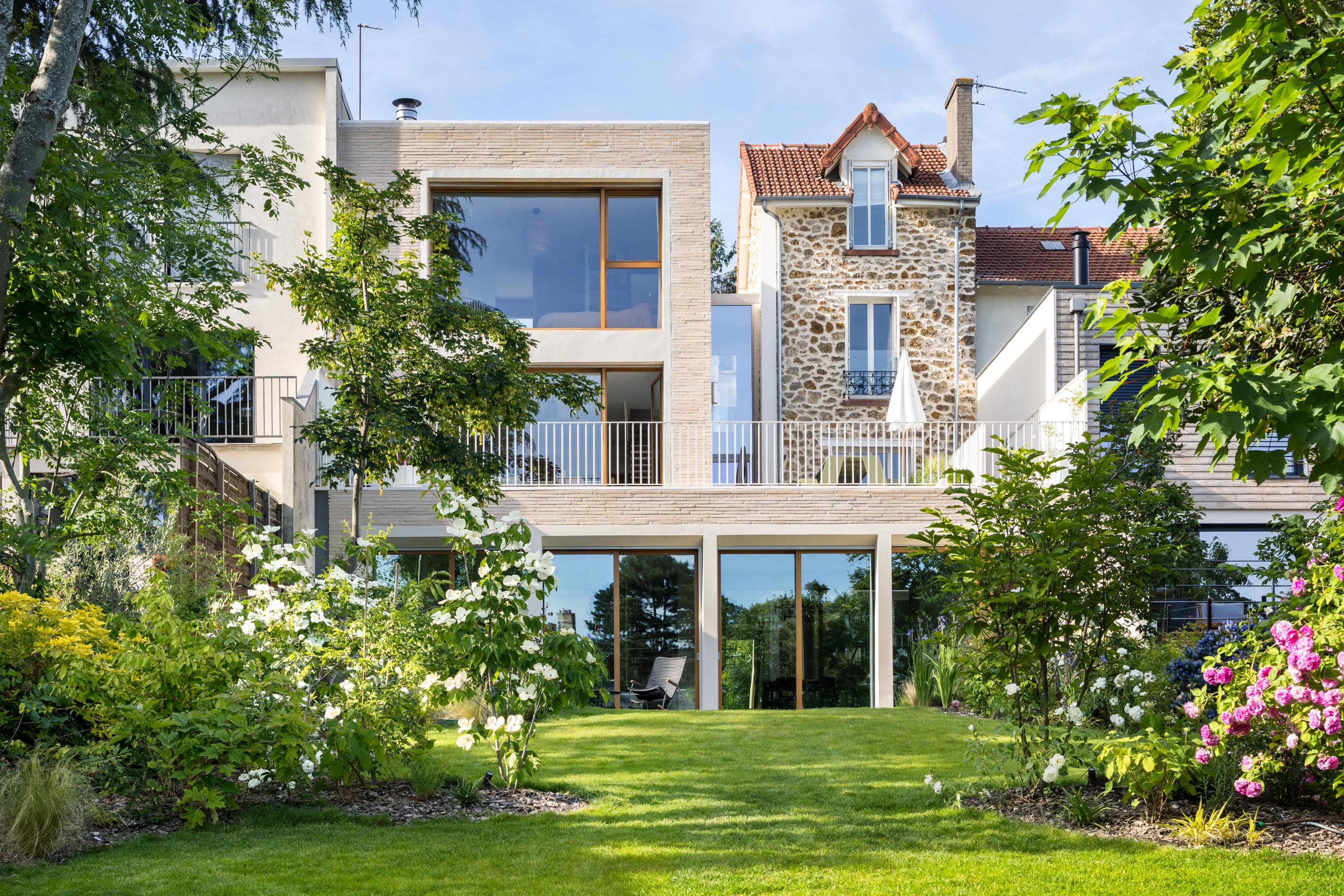 Een samenspel van twee verschillende architectuur tijdperken dankzij een uitbreiding aan een historisch pand