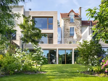 Een samenspel van twee verschillende architectuur tijdperken dankzij een uitbreiding aan een historisch pand