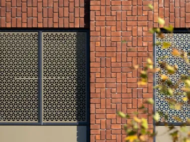 Karaktervolle expressie met prefab klampmetselwerk in Linea gevelsteen