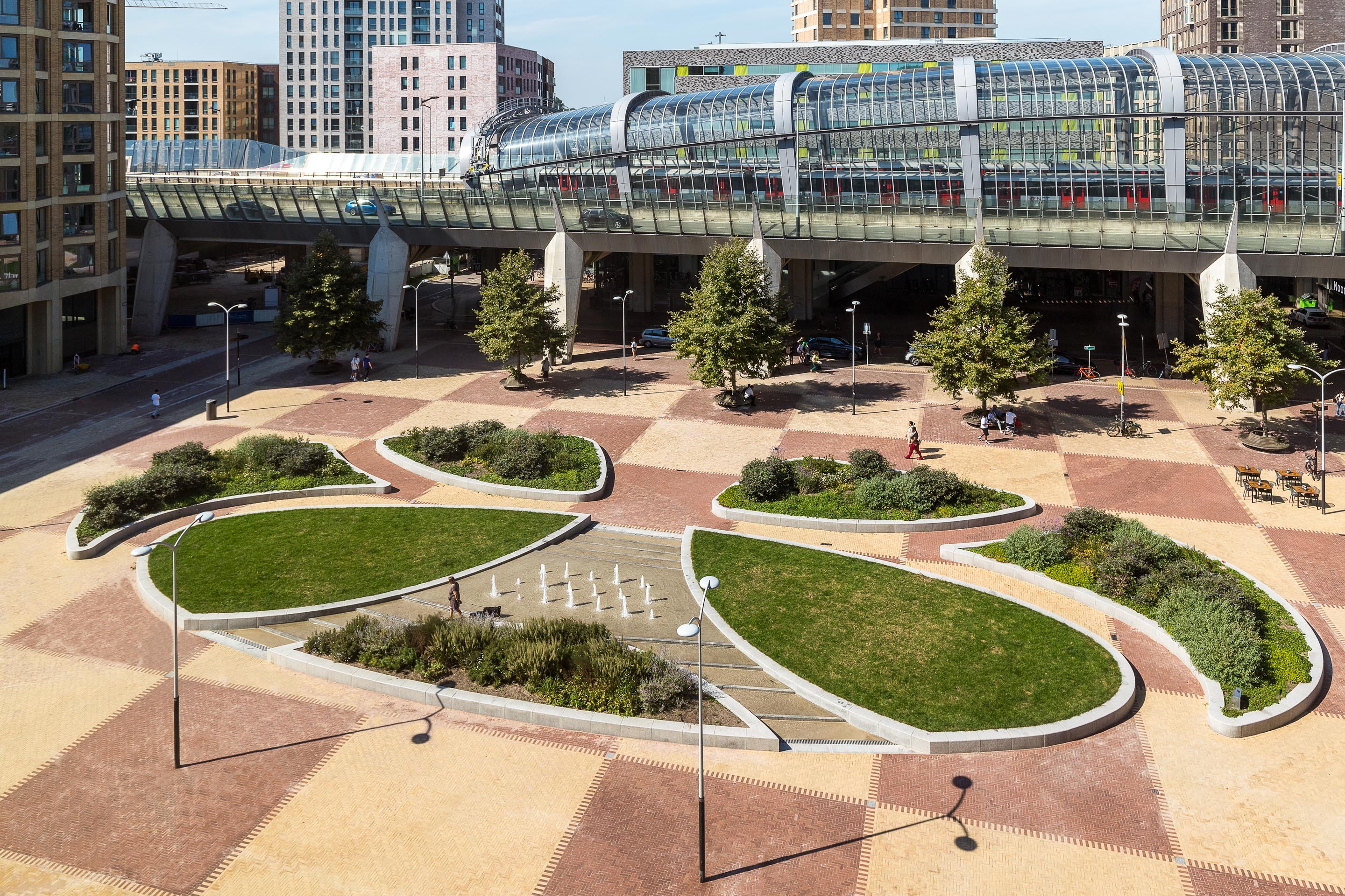Straatbaksteen kleurt het Amsterdamse Noordplein