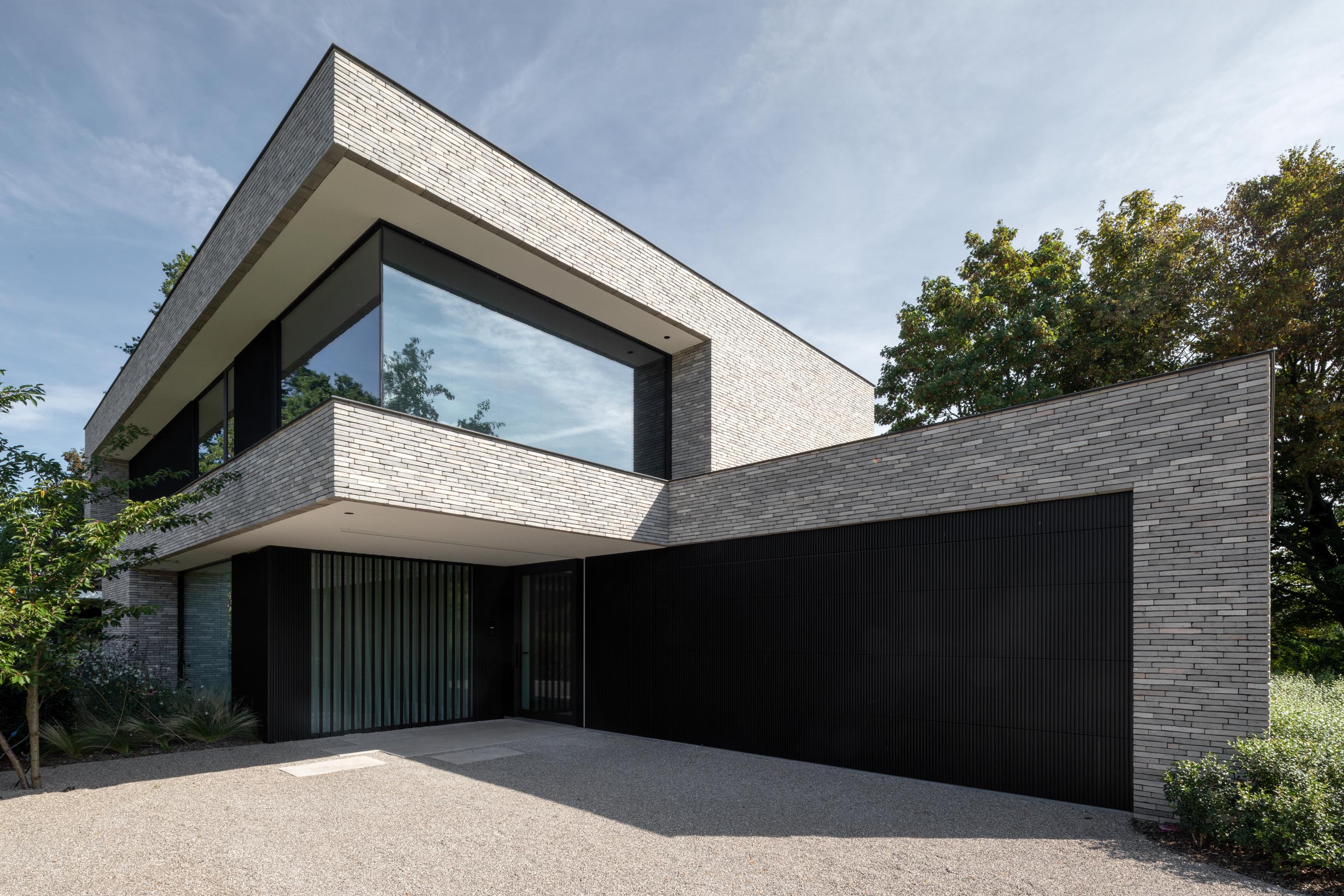 Strak 3D-lijnenspel met warme identiteit